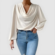Julia™ | Lätt och Luftig Chiffonblus med Elegant V-ringning