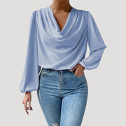 Julia™ | Lätt och Luftig Chiffonblus med Elegant V-ringning
