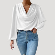 Julia™ | Lätt och Luftig Chiffonblus med Elegant V-ringning
