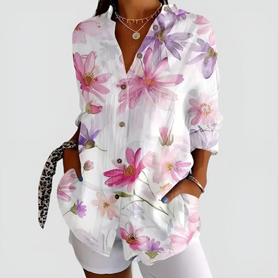 Karin™ | Blommig blus med silkeslen känsla – vardagsglädje möter stilren elegans